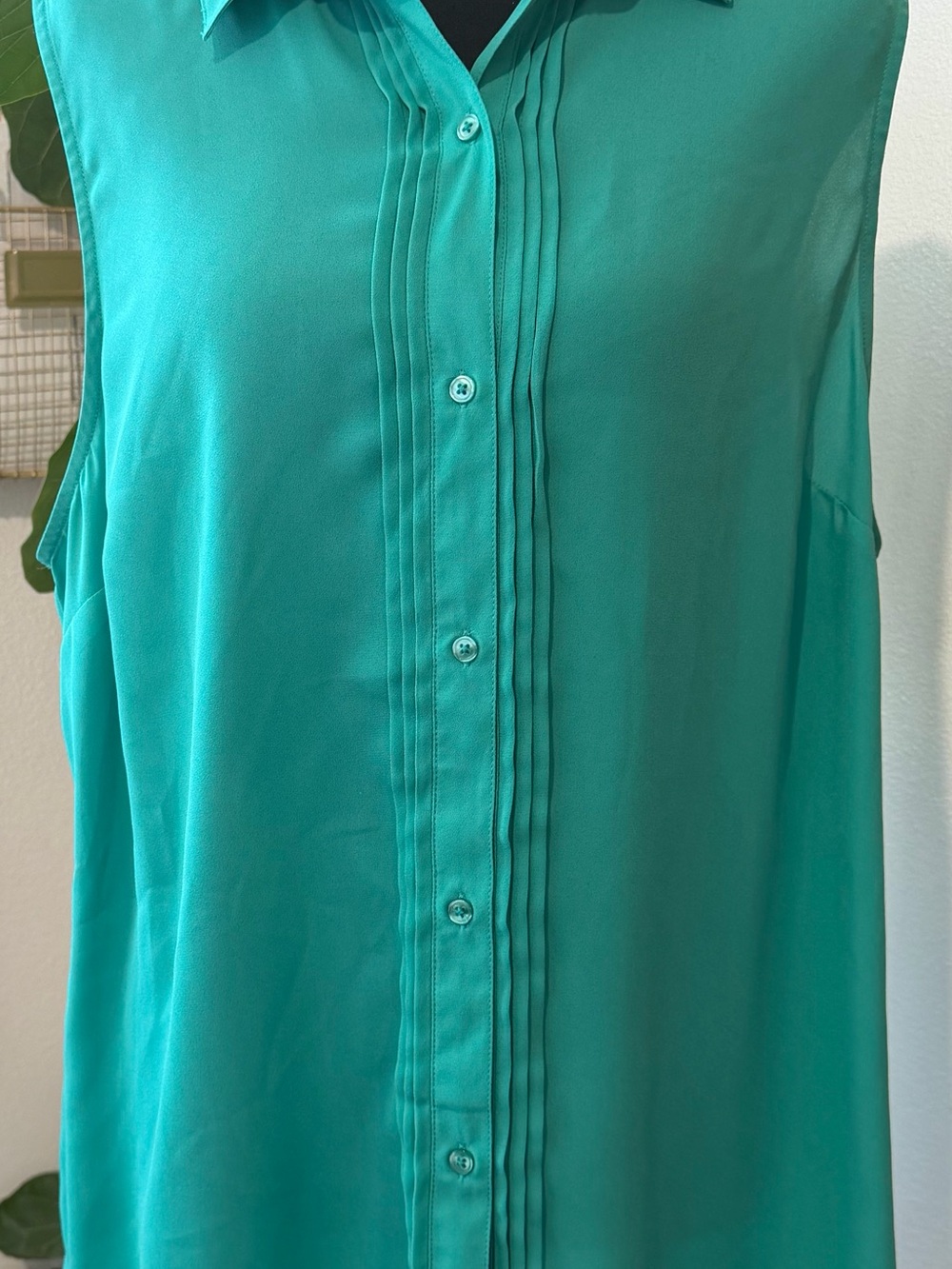 Banana Republic Teal Sleeveless Pintuck Button-Front Blouse